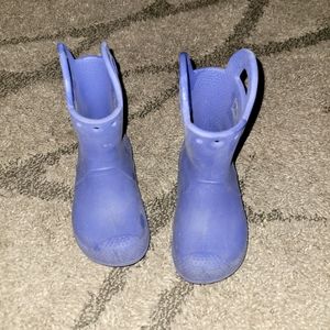 Crocs toddler rain boots purple color gently used